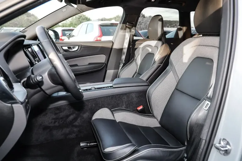 Volvo XC60 din 2023 cu 17.588 km - oferta VOL125359 - foto 7