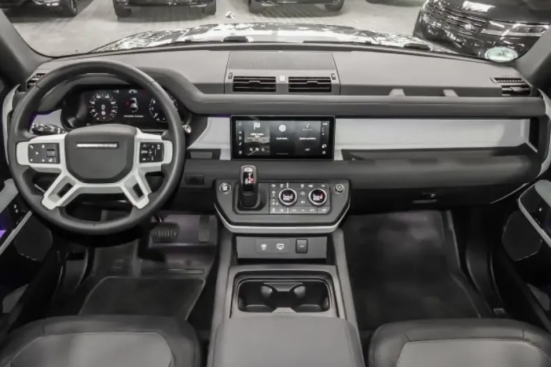 Land Rover Defender din 2023 cu 27.930 km - oferta LAN125363 - foto 4