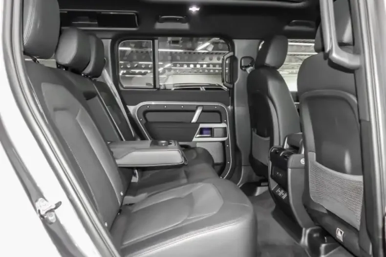 Land Rover Defender din 2023 cu 27.930 km - oferta LAN125363 - foto 5