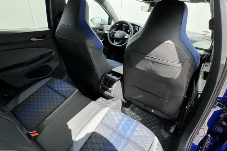 Volkswagen Golf din 2023 cu 8.966 km - oferta VOL125367 - foto 10