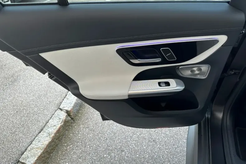 Mercedes-Benz GLC 300 din 2024 cu 18.170 km - oferta MER125370 - foto 24