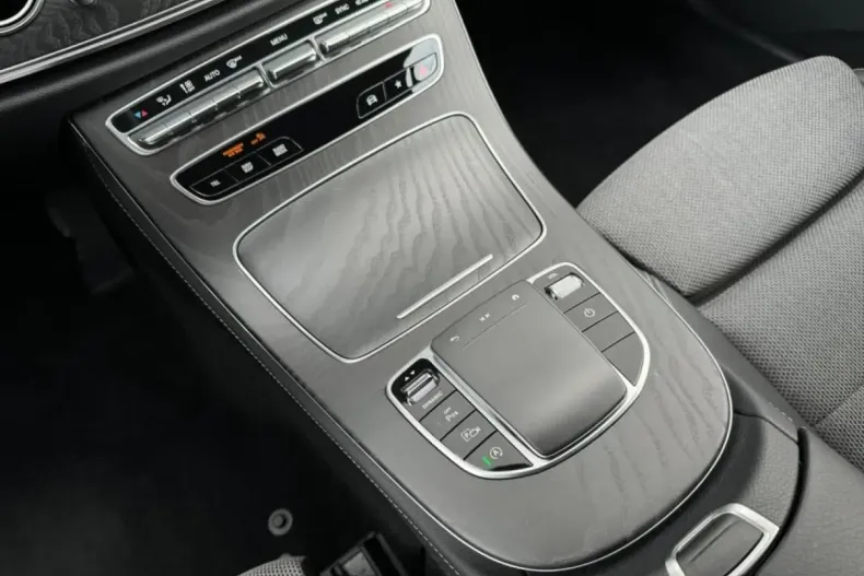 Mercedes-Benz E 200 din 2023 cu 22.400 km - oferta MER125378 - foto 11