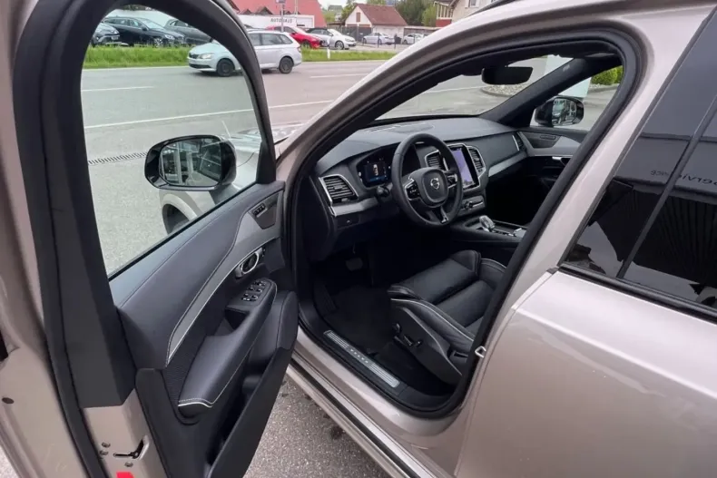 Volvo XC90 din 2023 cu 30.000 km - oferta VOL125383 - foto 6