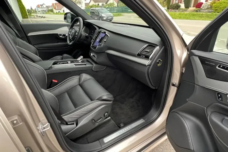 Volvo XC90 din 2023 cu 30.000 km - oferta VOL125383 - foto 7