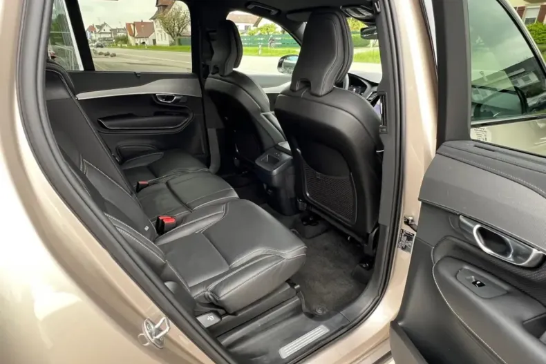 Volvo XC90 din 2023 cu 30.000 km - oferta VOL125383 - foto 8