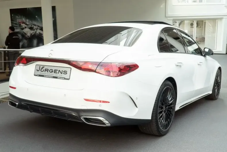 Mercedes-Benz E 220 din 2024 cu 8.500 km - oferta MER125387 - foto 2