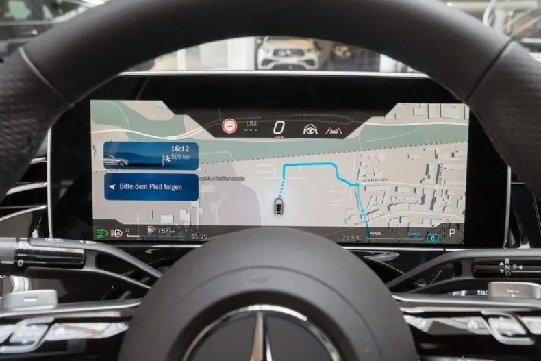 Mercedes-Benz E 220 din 2024 cu 8.500 km - oferta MER125387 - foto 11