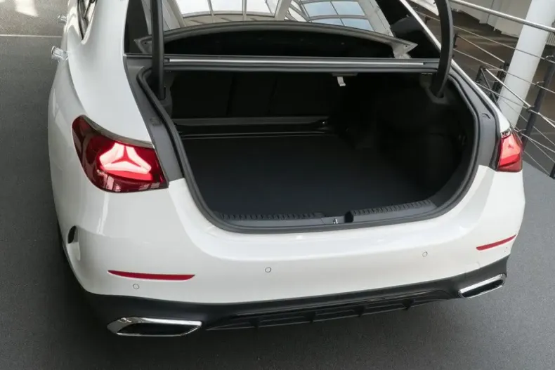 Mercedes-Benz E 220 din 2024 cu 8.500 km - oferta MER125387 - foto 25