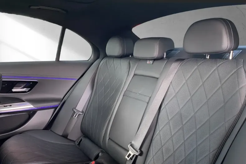 Mercedes-Benz E 400 din 2023 cu 4.770 km - oferta MER125389 - foto 10