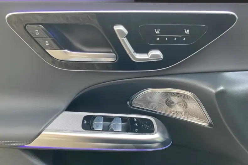 Mercedes-Benz E 400 din 2023 cu 4.770 km - oferta MER125389 - foto 14