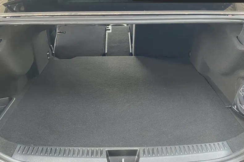 Mercedes-Benz E 400 din 2023 cu 4.770 km - oferta MER125389 - foto 15