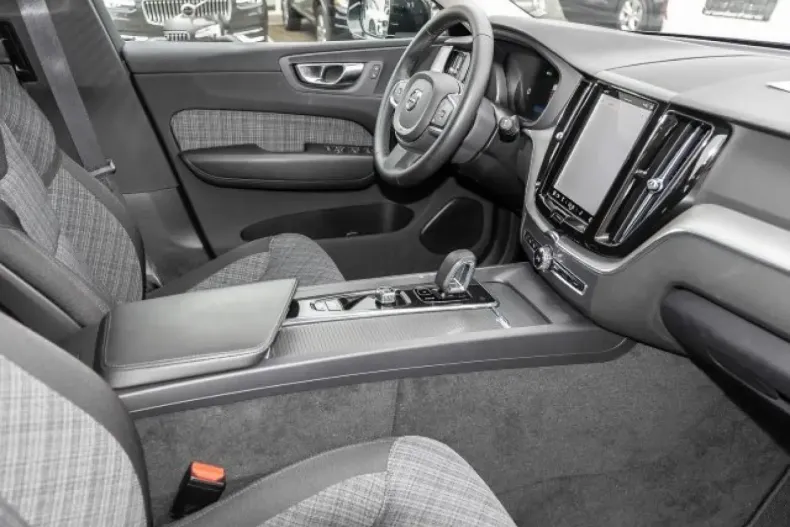 Volvo XC60 din 2023 cu 10.841 km - oferta VOL125396 - foto 5