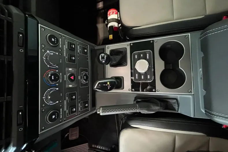 INEOS Grenadier din 2023 cu 12.072 km - oferta INE125407 - foto 10