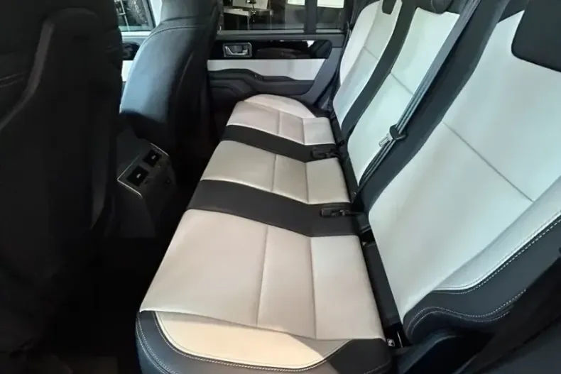 INEOS Grenadier din 2023 cu 12.072 km - oferta INE125407 - foto 13