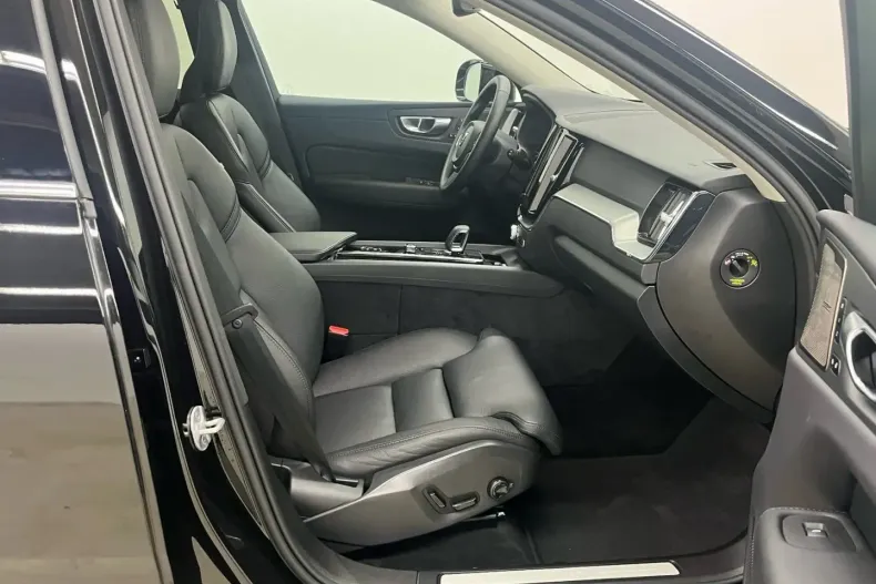 Volvo XC60 din 2023 cu 18.900 km - oferta VOL125408 - foto 10