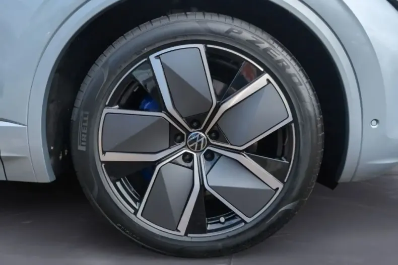 Volkswagen Touareg din 2024 cu 6.000 km - oferta VOL125424 - foto 8