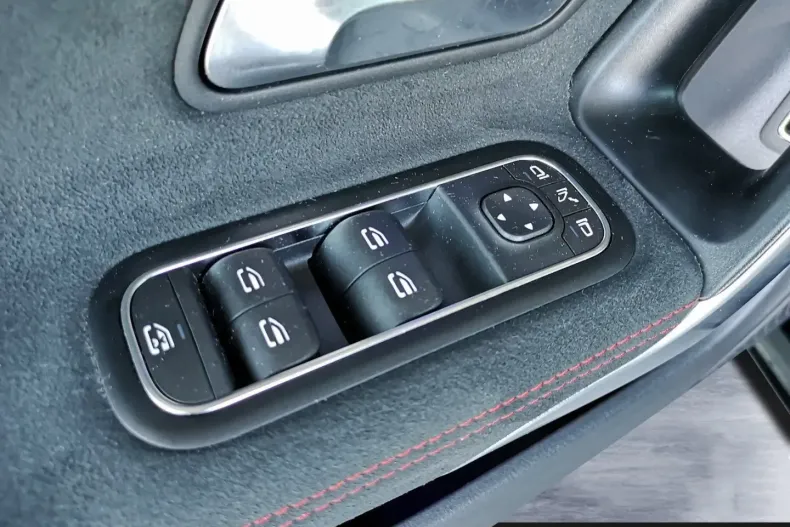 Mercedes-Benz CLA 250 din 2023 cu 17.427 km - oferta MER125433 - foto 11