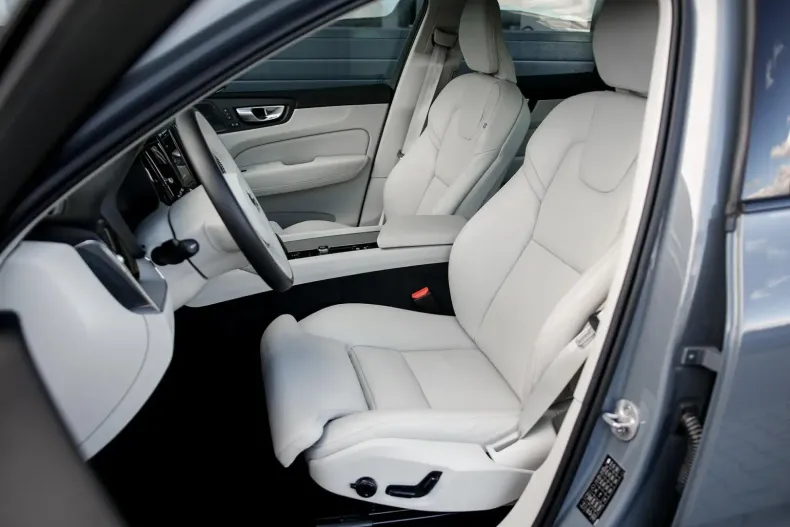 Volvo XC60 din 2023 cu 6.067 km - oferta VOL125446 - foto 8