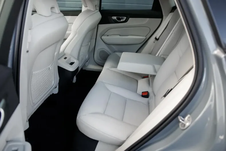 Volvo XC60 din 2023 cu 6.067 km - oferta VOL125446 - foto 9