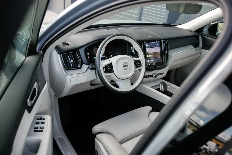 Volvo XC60 din 2023 cu 6.067 km - oferta VOL125446 - foto 10