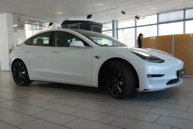 Tesla Model 3 din 2020 cu 35.000 km - oferta TES125449 - foto 1