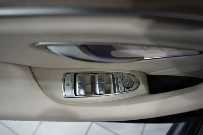 Mercedes-Benz CLS 300 din 2020 cu 56.000 km - oferta MER125454 - foto 19