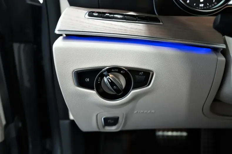 Mercedes-Benz CLS 300 din 2020 cu 56.000 km - oferta MER125454 - foto 20