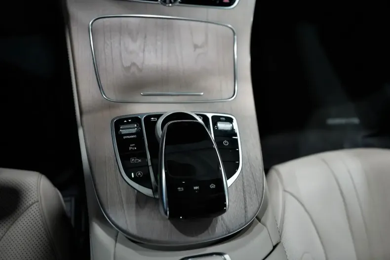 Mercedes-Benz CLS 300 din 2020 cu 56.000 km - oferta MER125454 - foto 24