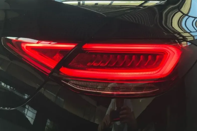 Mercedes-Benz CLS 220 din 2023 cu 12.300 km - oferta MER125455 - foto 7