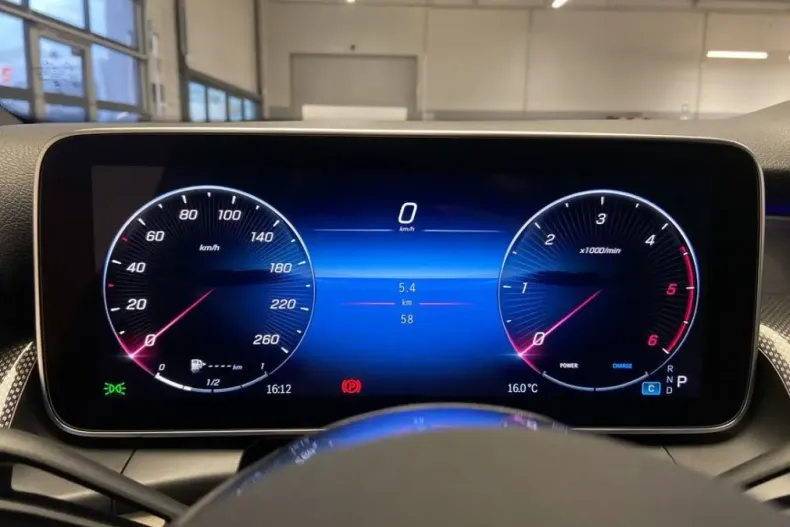 Mercedes-Benz GLC 220 din 2024 cu 6.000 km - oferta MER125459 - foto 11