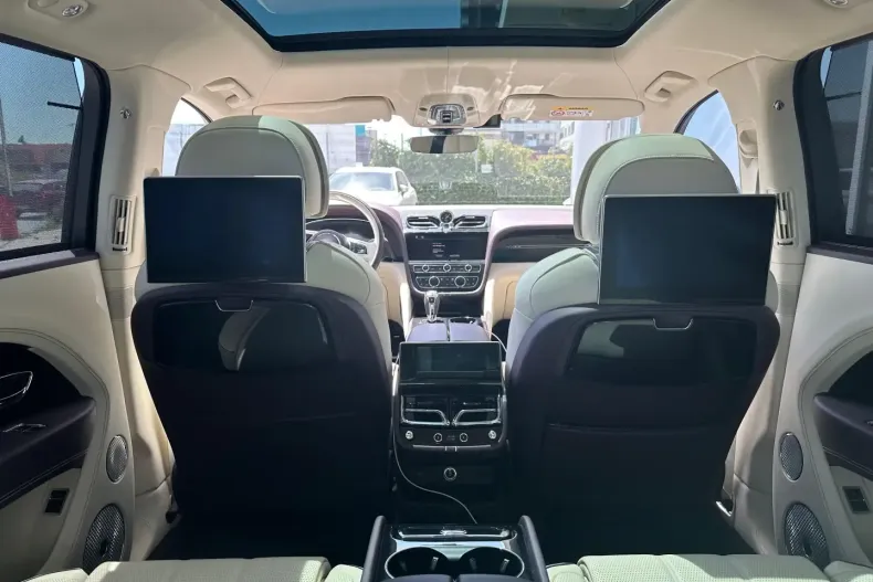 Bentley Bentayga din 2023 cu 22.000 km - oferta BEN125461 - foto 8