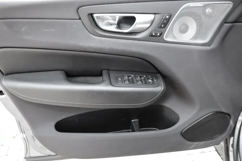 Volvo XC60 din 2021 cu 67.180 km - oferta VOL125465 - foto 10