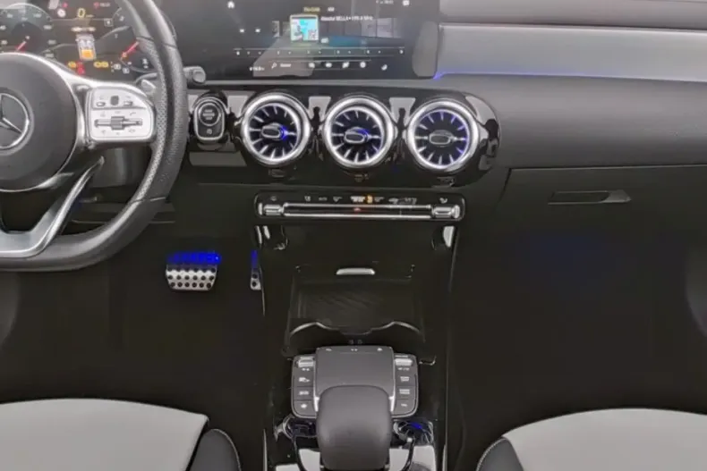 Mercedes-Benz CLA 200 din 2022 cu 20.262 km - oferta MER125468 - foto 7