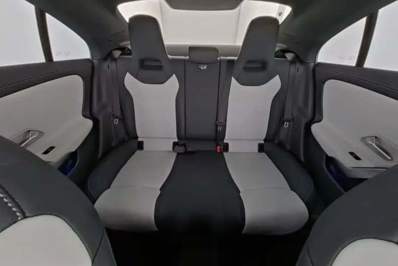 Mercedes-Benz CLA 200 din 2022 cu 20.262 km - oferta MER125468 - foto 9