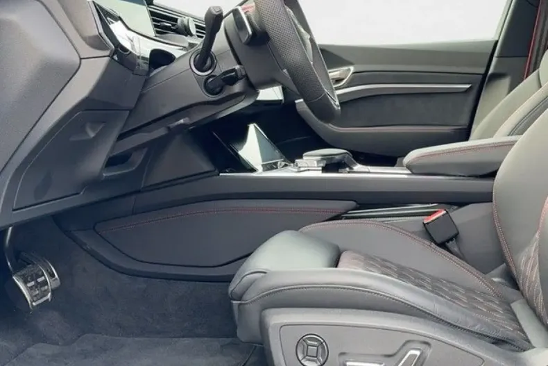 Audi Q8 din 2023 cu 9.750 km - oferta AUD125472 - foto 8