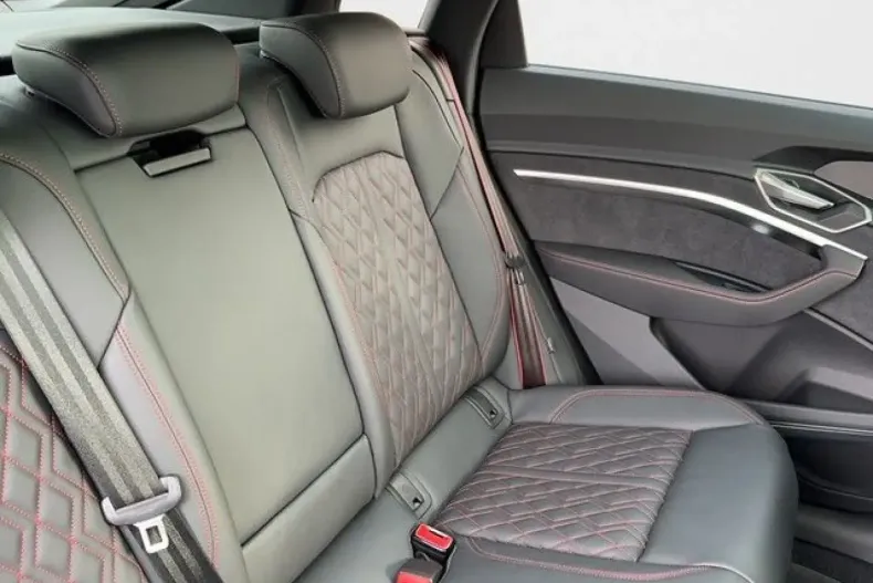 Audi Q8 din 2023 cu 9.750 km - oferta AUD125472 - foto 11