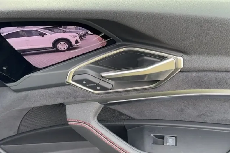 Audi Q8 din 2023 cu 9.750 km - oferta AUD125472 - foto 13