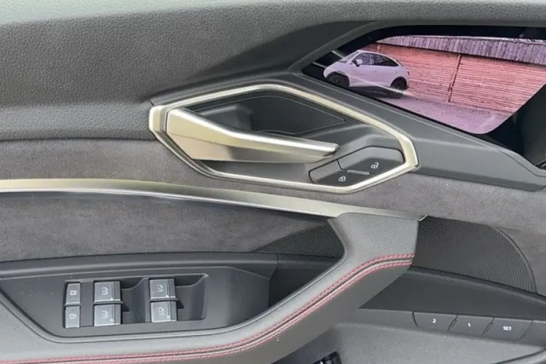 Audi Q8 din 2023 cu 9.750 km - oferta AUD125472 - foto 15