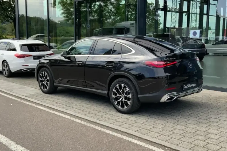 Mercedes-Benz GLC 220 din 2024 cu 9.900 km - oferta MER125486 - foto 2