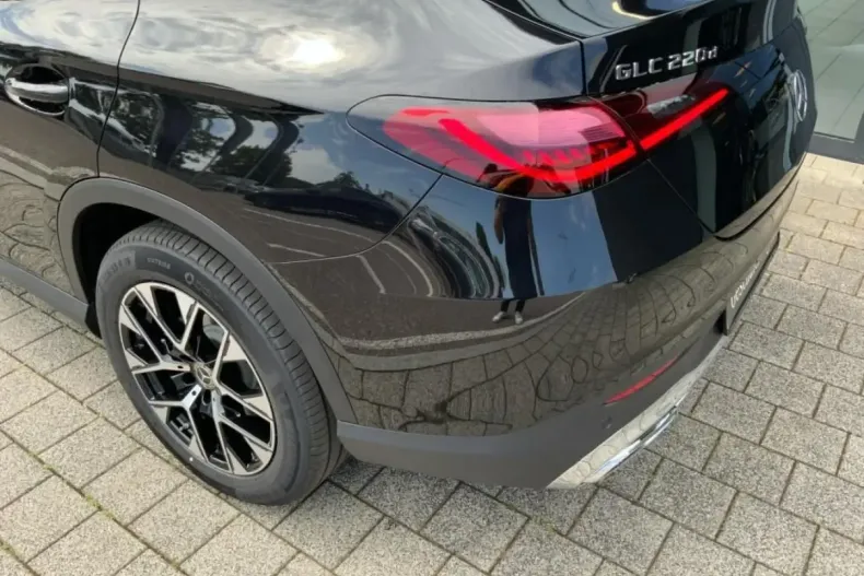 Mercedes-Benz GLC 220 din 2024 cu 9.900 km - oferta MER125486 - foto 5