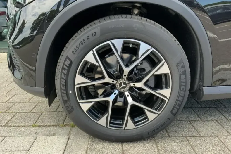 Mercedes-Benz GLC 220 din 2024 cu 9.900 km - oferta MER125486 - foto 6