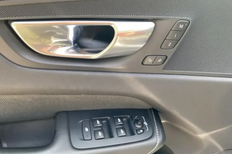 Volvo XC60 din 2021 cu 48.800 km - oferta VOL125514 - foto 9