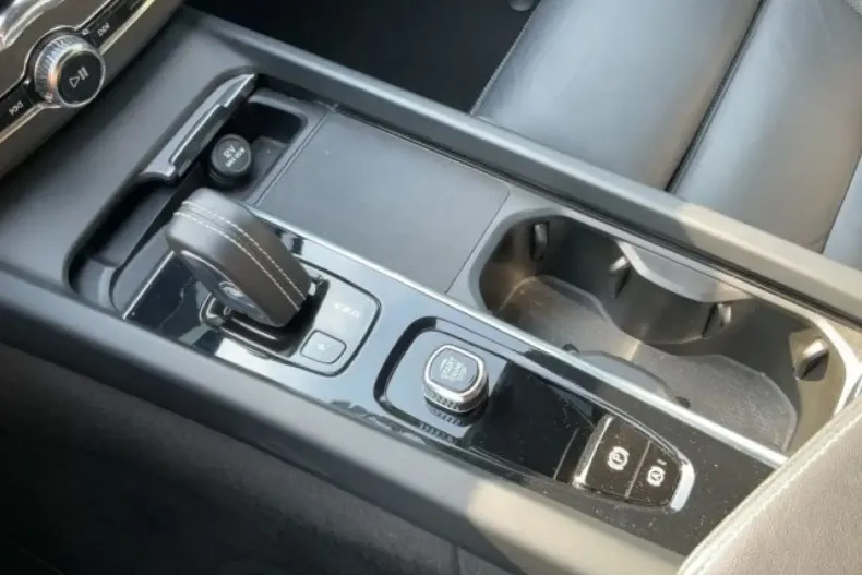 Volvo XC60 din 2021 cu 48.800 km - oferta VOL125514 - foto 26