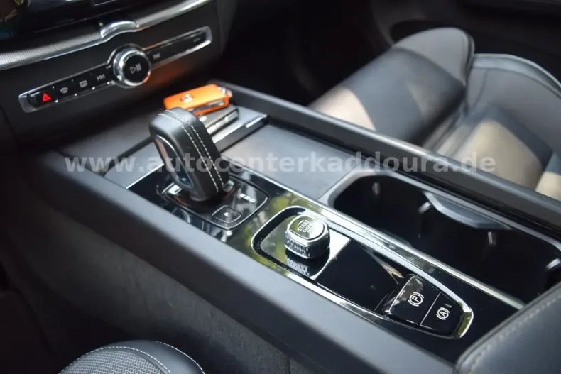 Volvo XC60 din 2022 cu 47.600 km - oferta VOL125516 - foto 8