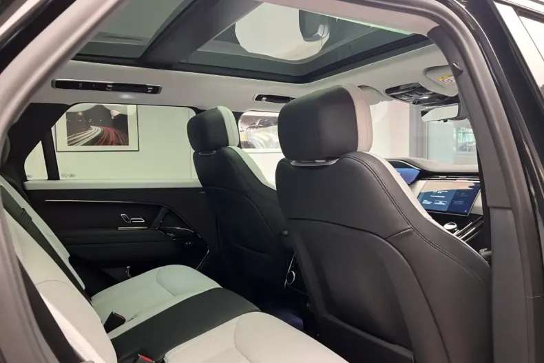 Land Rover Range Rover Sport din 2023 cu 6.500 km - oferta LAN125525 - foto 7