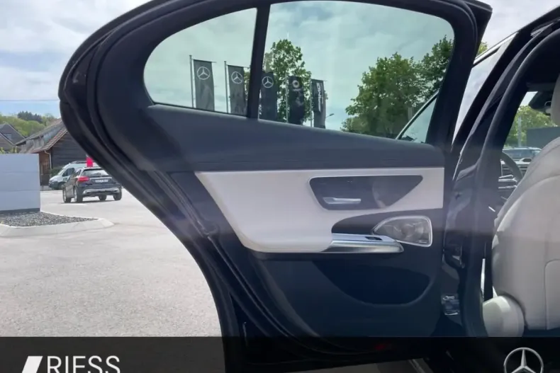 Mercedes-Benz E 200 din 2024 cu 9.000 km - oferta MER125532 - foto 8