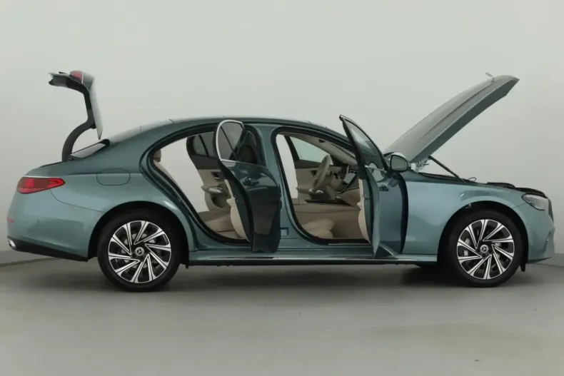 Mercedes-Benz E 200 din 2024 cu 6.000 km - oferta MER125535 - foto 6