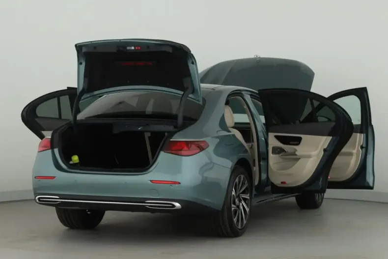 Mercedes-Benz E 200 din 2024 cu 6.000 km - oferta MER125535 - foto 8