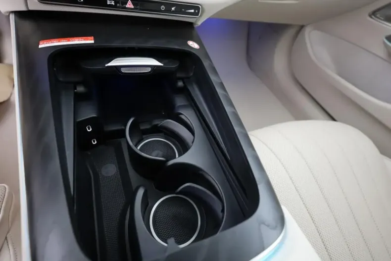 Mercedes-Benz E 200 din 2024 cu 6.000 km - oferta MER125535 - foto 18