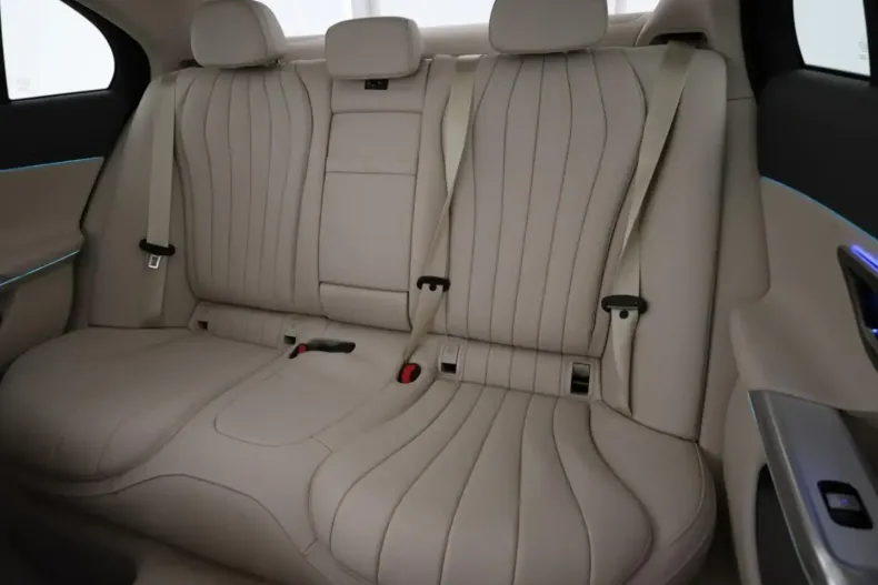 Mercedes-Benz E 200 din 2024 cu 6.000 km - oferta MER125535 - foto 20